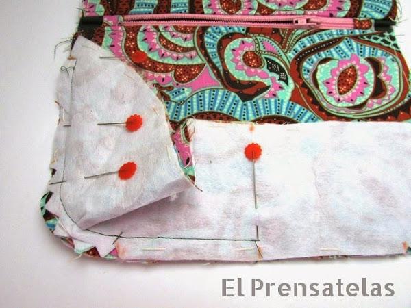 Cartera cremallera con base