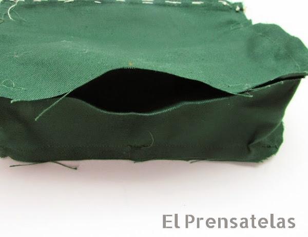 Cartera cremallera con base