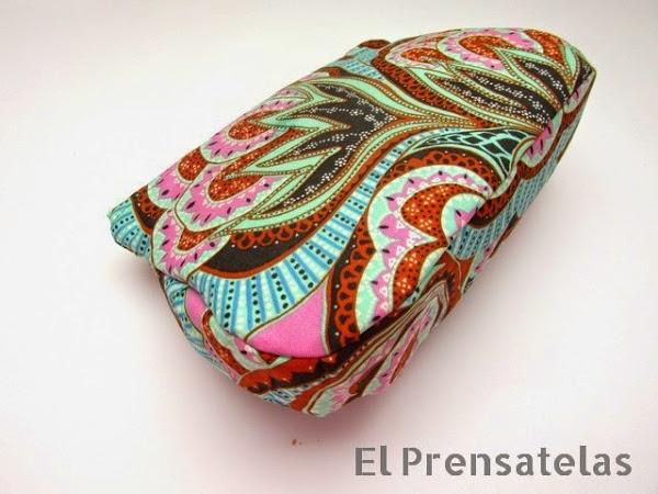Cartera cremallera con base