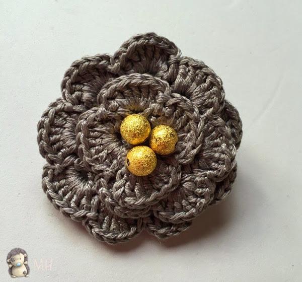 Broche Flor de Crochet y Abalorios