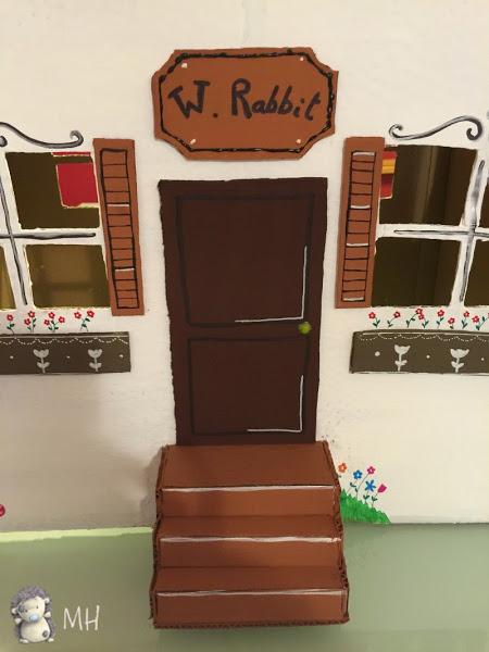 Disfraz de Alicia en el país de las maravillas en su casa