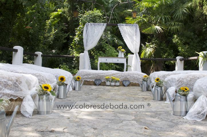 colores-de-boda-ceremonia-pacas-heno-encaje-girasoles