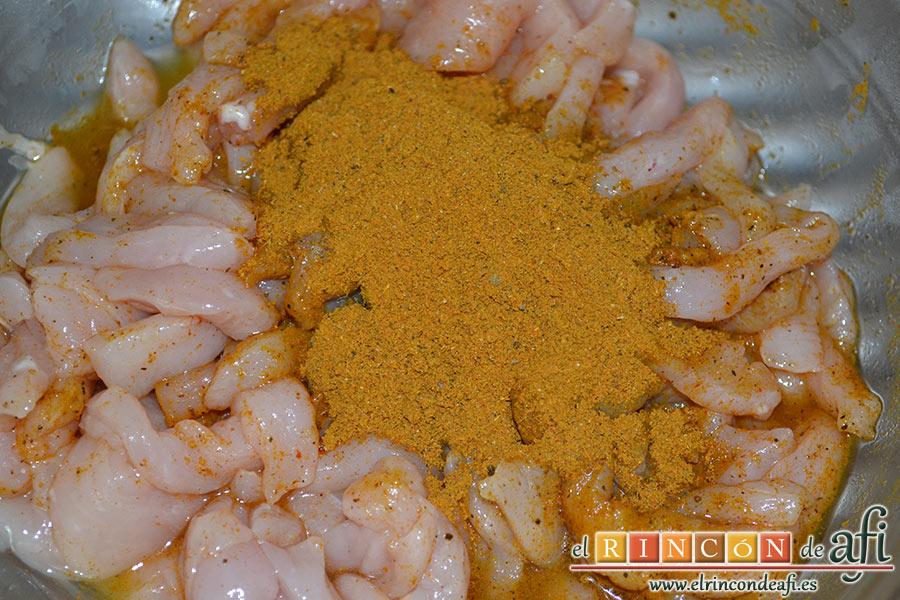 Pollo adobado al Ras-El-Hanout con setas, se lo añadimos al pollo