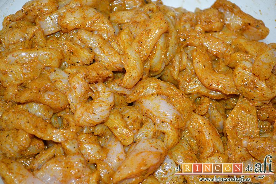 Pollo adobado al Ras-El-Hanout con setas, dejar reposar mínimo media hora