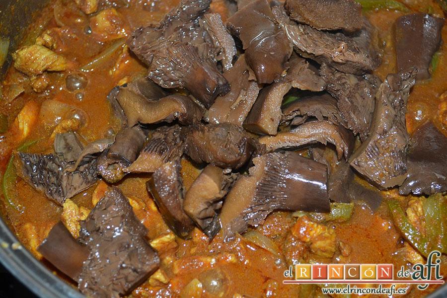 Pollo adobado al Ras-El-Hanout con setas, añadimos las setas