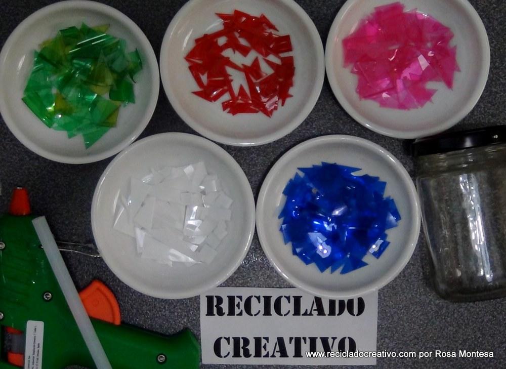 Traje de fallera valenciana siglo XXI con material reciclado