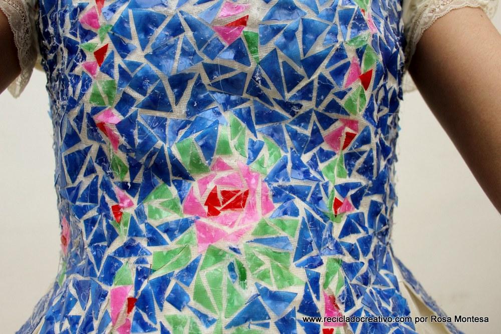 Corpiño de fallera valenciana siglo XXI con material reciclado