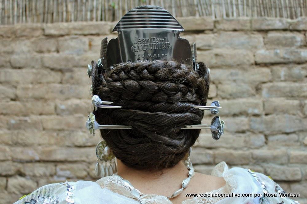 Traje de fallera valenciana con material reciclado (420)