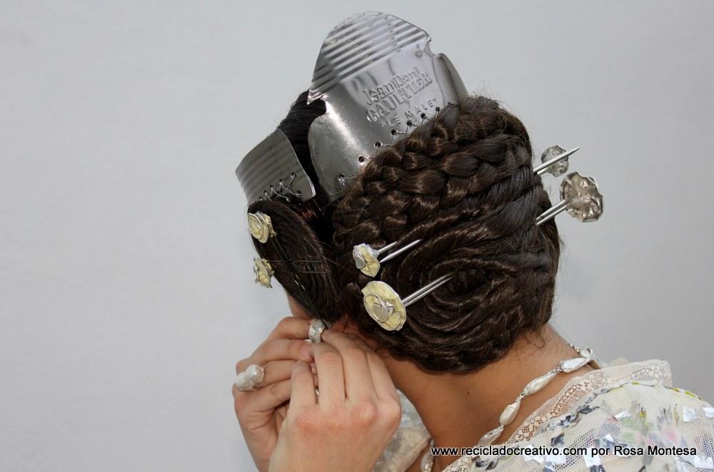 Peinetas de Fallera Valenciana realizadas con botes de hojalata reciclados