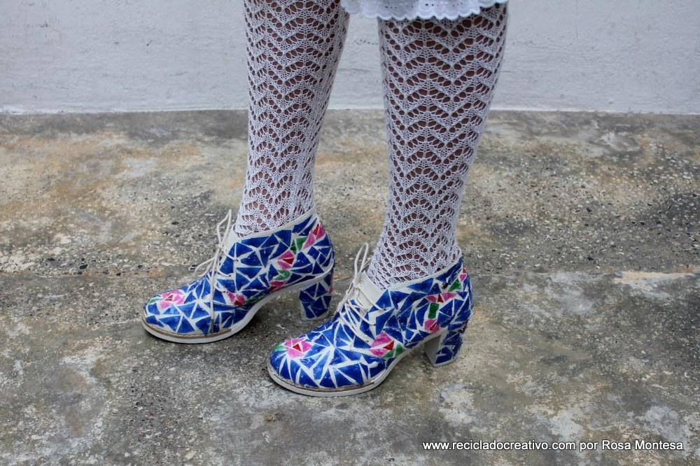 Zapatos para un traje de fallera valenciana con material reciclado