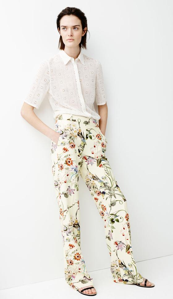 Claves para llevar prendas con estampados florales buscar equilibrio