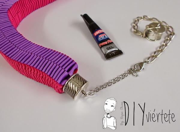 BLOGERSANDO-marzo-lila-collar-cinta raso-mujer trabajadora-color mujer-morado-violeta-acordeón-bisutería-8