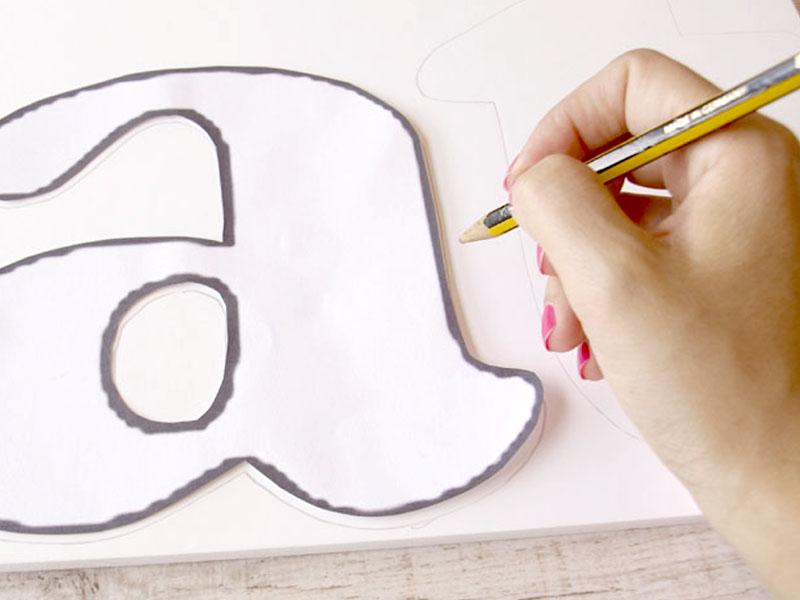 letra de cartón pluma