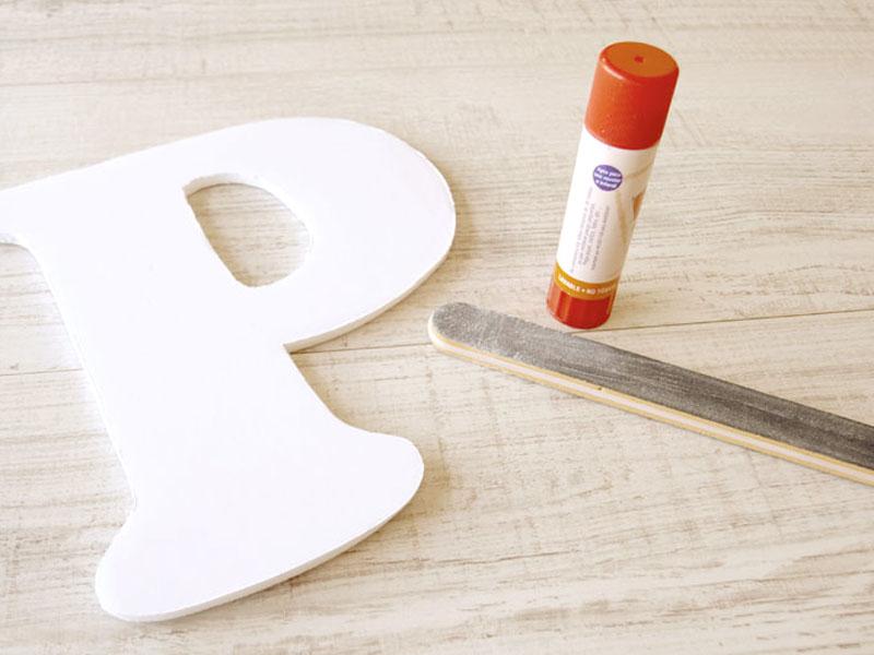 letra de cartón pluma