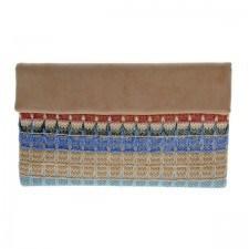 Sobre azul y camel en ante y rafia