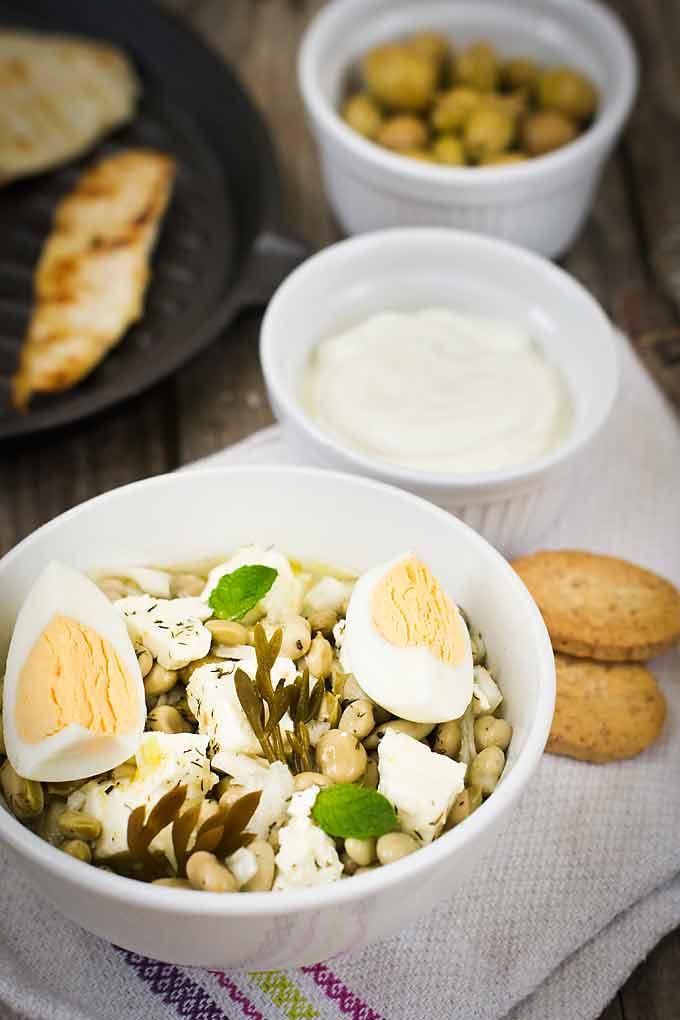 ensalada-de-habitas-griega-detalle