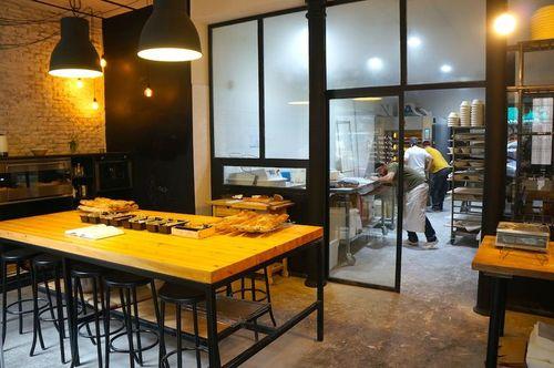 emmme studio panic panaderia interior mesa.jpg