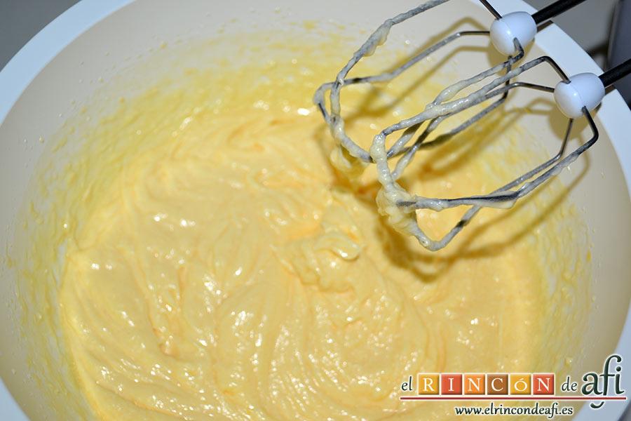 Bizcocho de cuatro cuartos, seguir batiendo