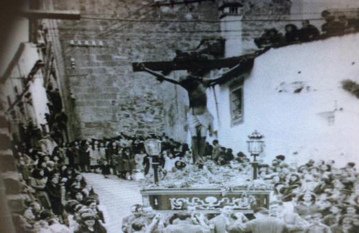 Cristo de las Indulgencias (Cáceres) por calle Tiendas