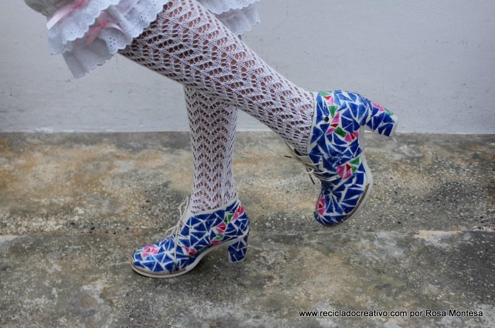 Zapatos para un traje de fallera valenciana con material reciclado