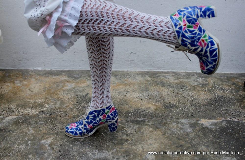 Zapatos para un traje de fallera valenciana con material reciclado