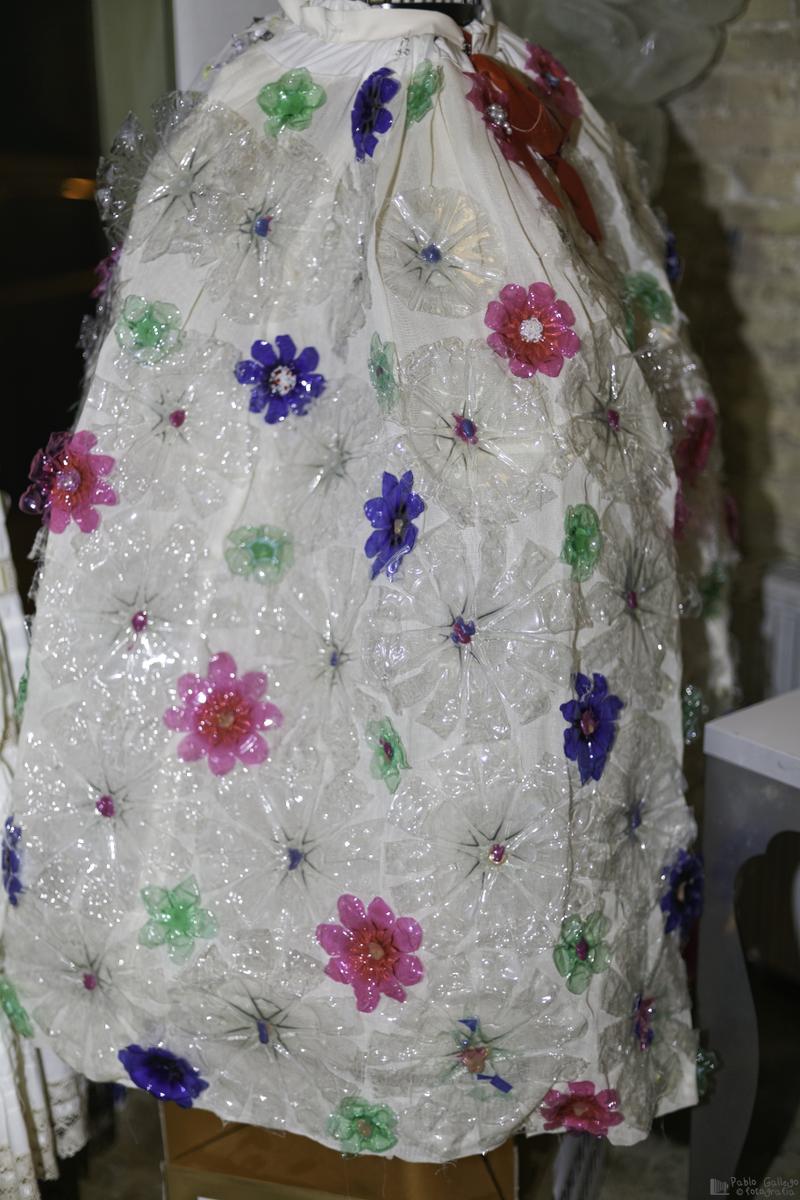 Falda Traje de Valenciana #ecofallera con botellas de plástico
