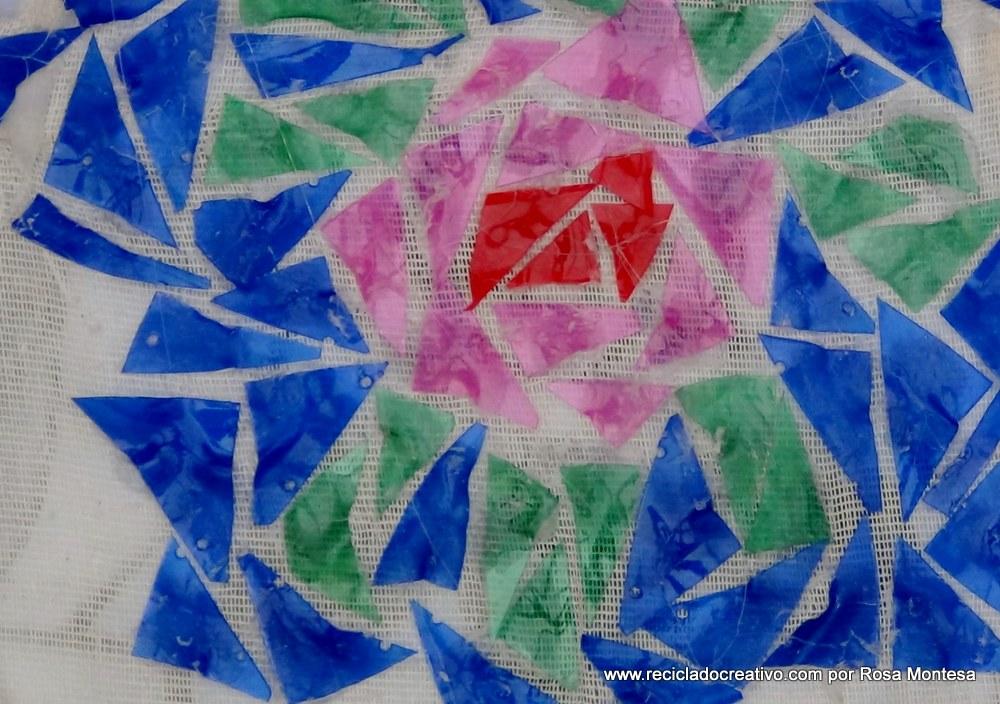 Corpiño de traje de fallera valenciana #ecofallera realizado con trencadís sobre tela