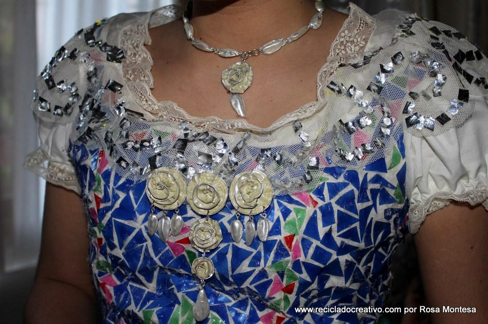 Corpiño de traje de fallera valenciana #ecofallera realizado con trencadís sobre tela