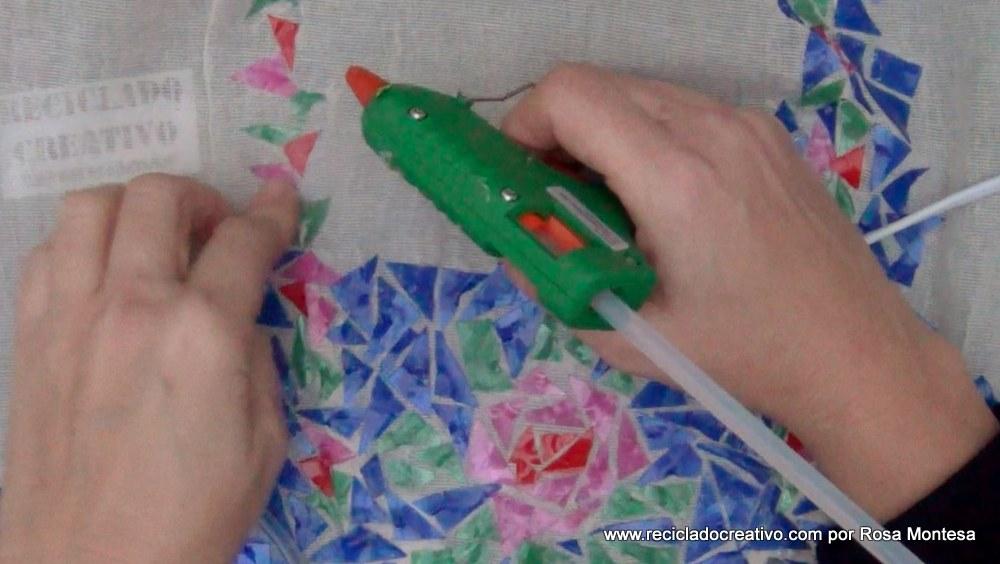 Corpiño de traje de fallera valenciana #ecofallera realizado con trencadís sobre tela