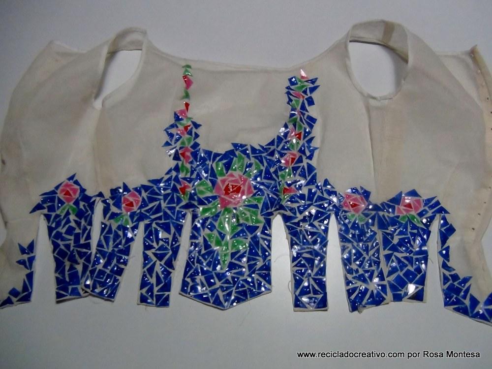 Corpiño de fallera valenciana siglo XXI con material reciclado