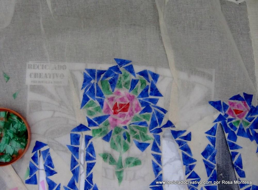 Corpiño de traje de fallera valenciana #ecofallera realizado con trencadís sobre tela