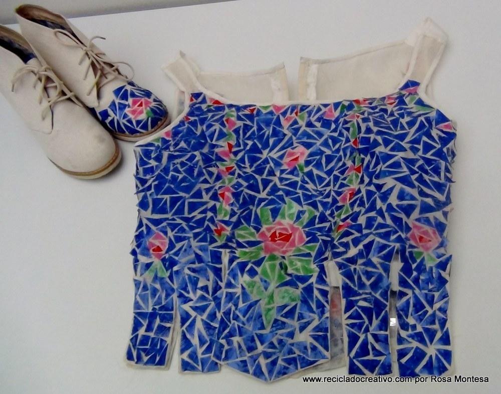 Corpiño de traje de fallera valenciana #ecofallera realizado con trencadís sobre tela