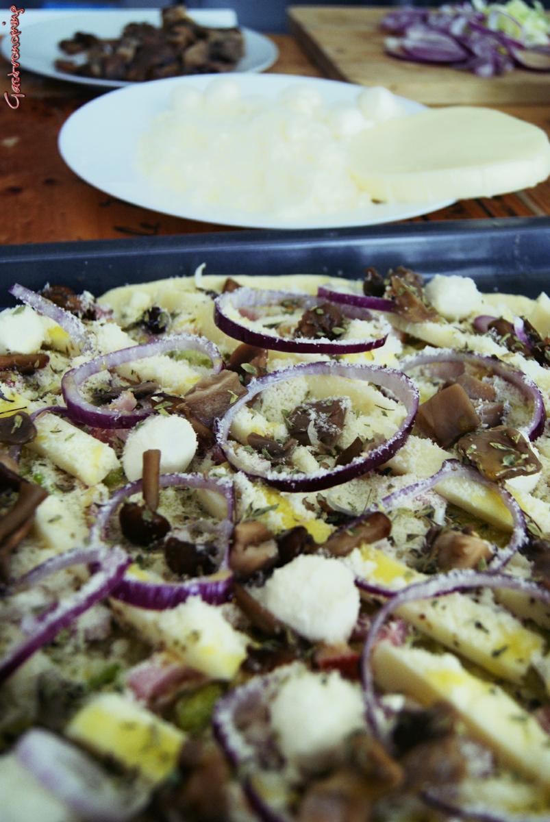 pizza bianca ai funghi