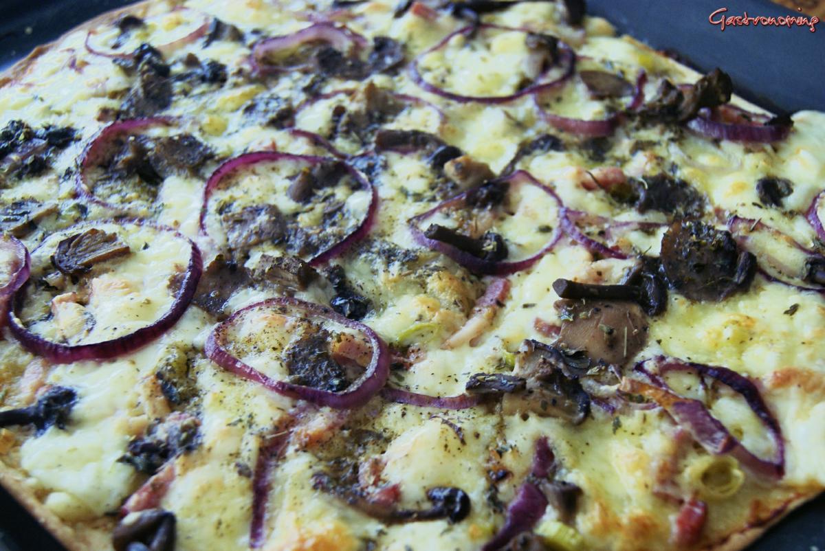 pizza bianca ai funghi