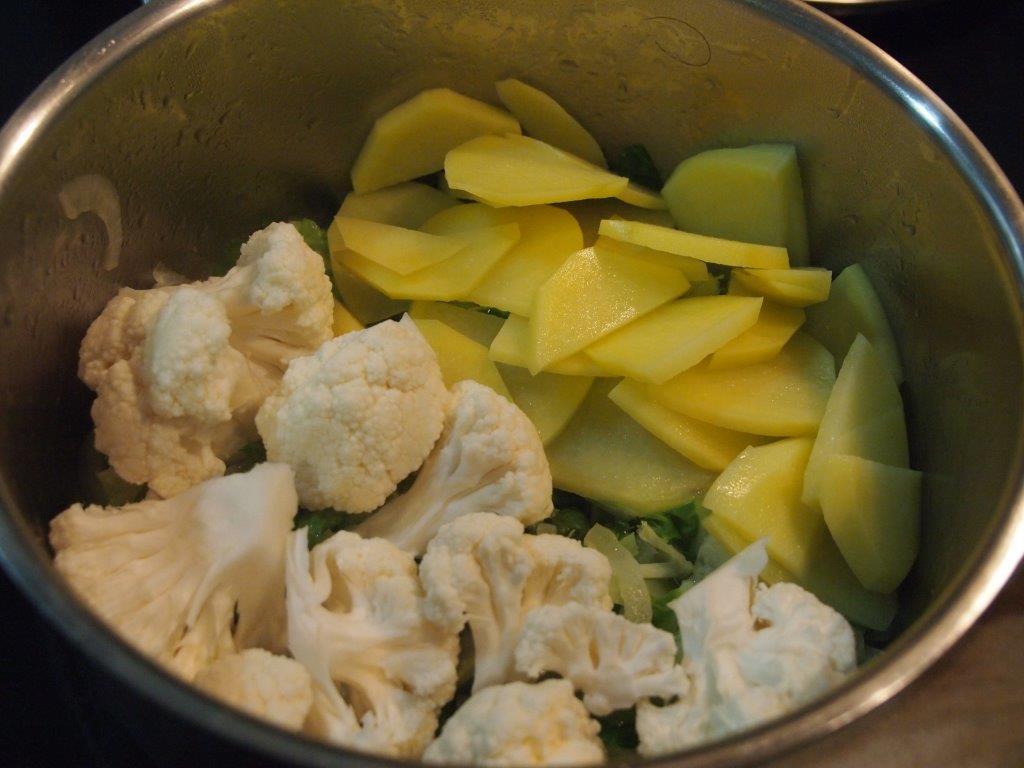 crema coliflor con hojas