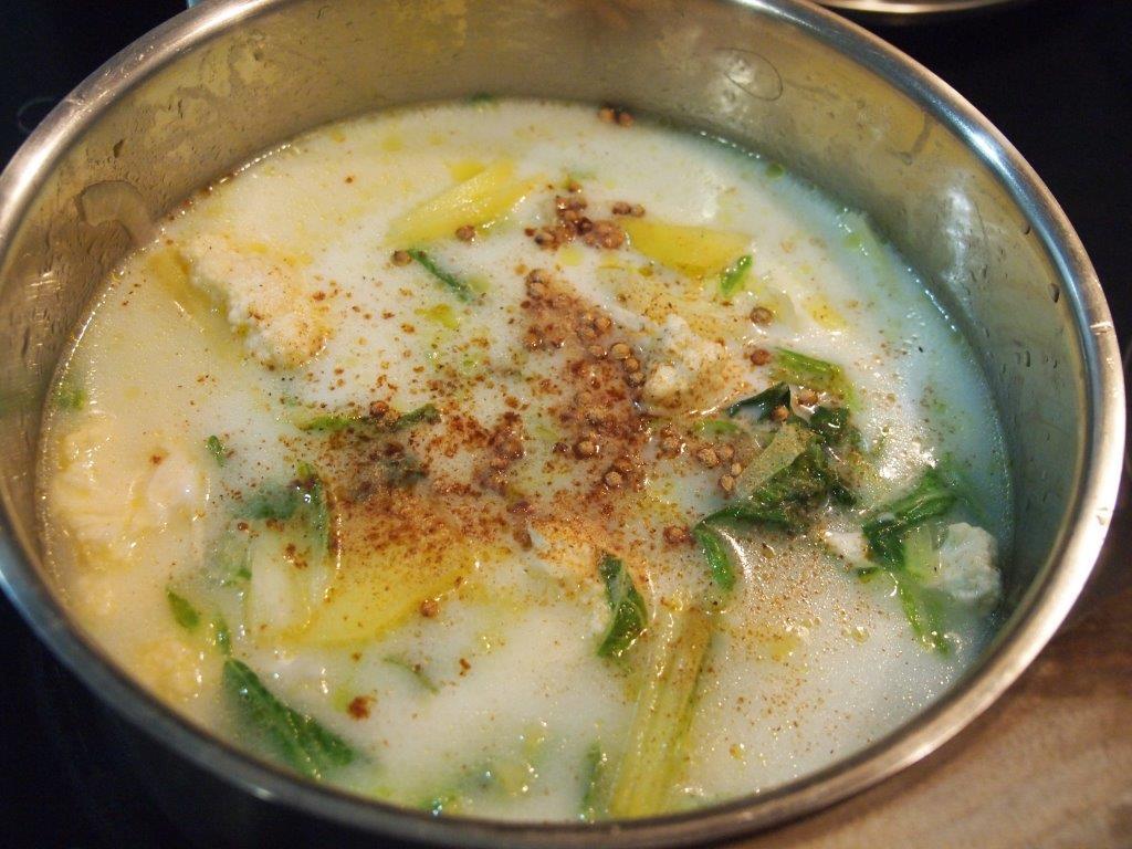 crema coliflor con hojas