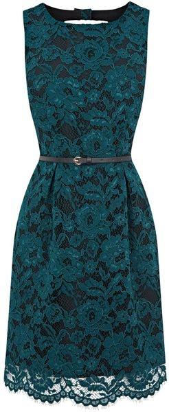 Invitadas con vestido de encaje