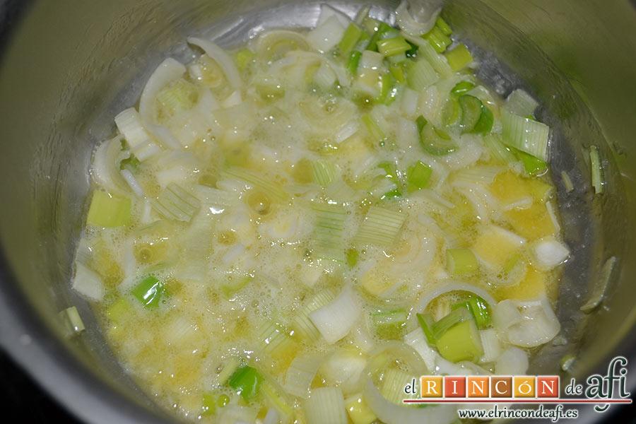 Irish champ, incorporar las cebolletas y pochar