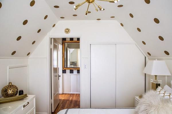 Dormitorio con lunares oro