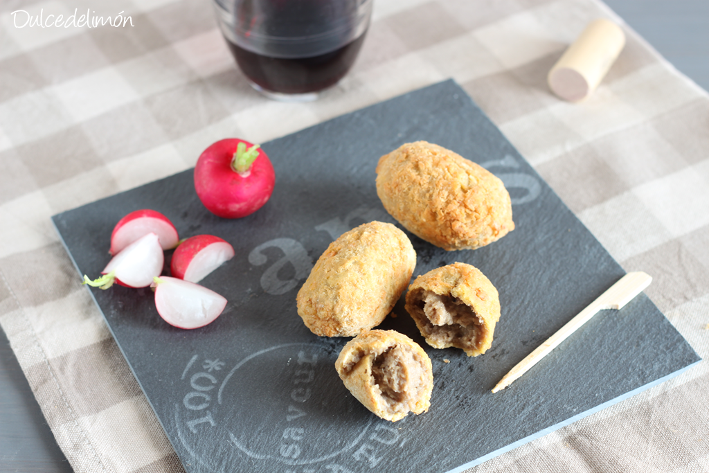 Croquetas de garbanzos y bacalao al ajo negro