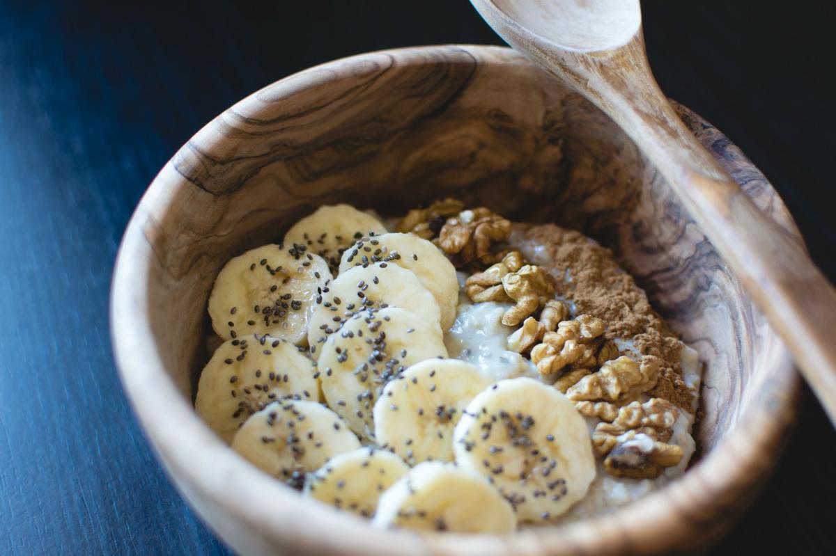 desayuno-fortificante-muesli-banana-y-frutos-secos-yogurt