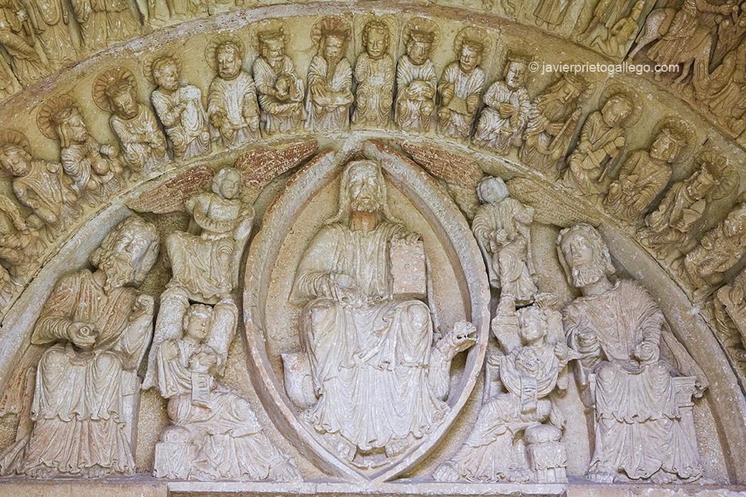 Tímpano de la iglesia románica de San Esteban. Localidad de Moradillo de Sedano. Valle de Sedano. Burgos. Castilla y León. España. © Javier Prieto Gallego