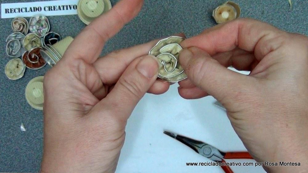 Flores realizadas con cápsulas de café recicladas