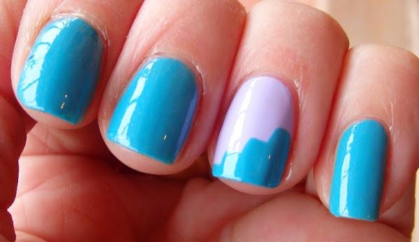 manicura azul y malva