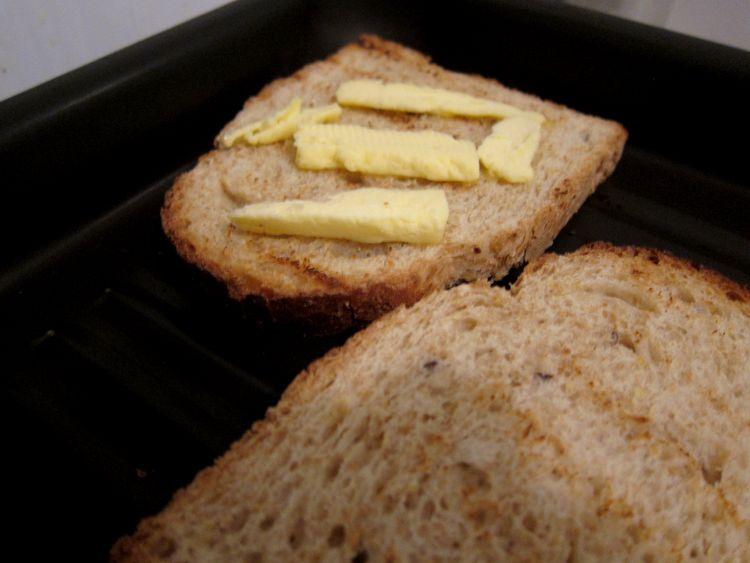 tosta-jamon-serrano-y-huevo-poche