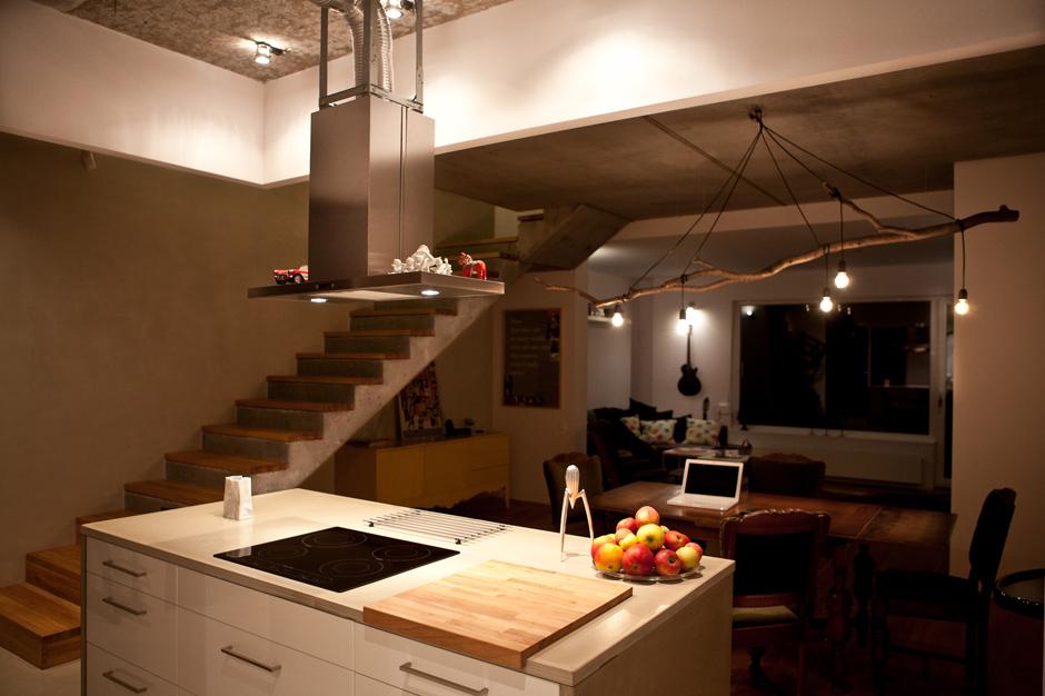 Un duplex de madera y hormigón