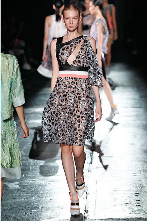 corte-asimétrico-Prabal-Gurung