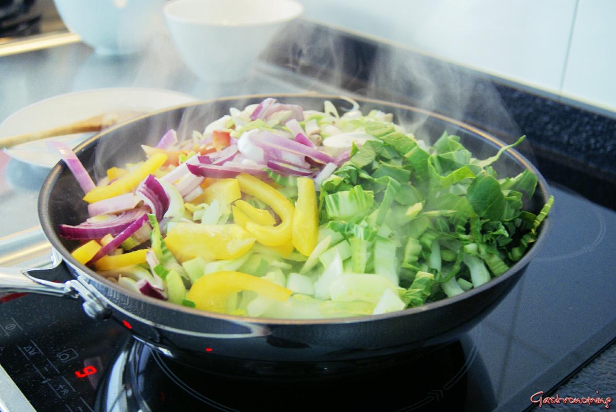 Guiso de pavo con verduras al wok