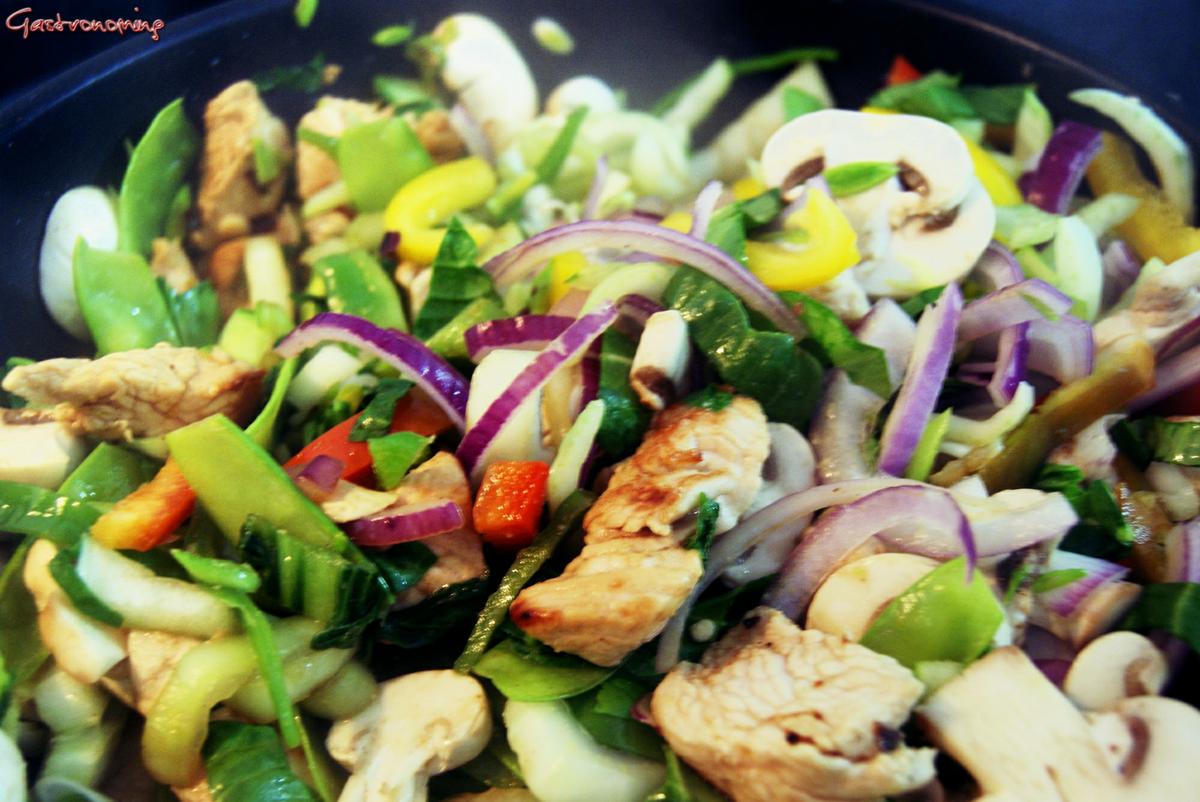 Guiso de pavo con verduras al wok