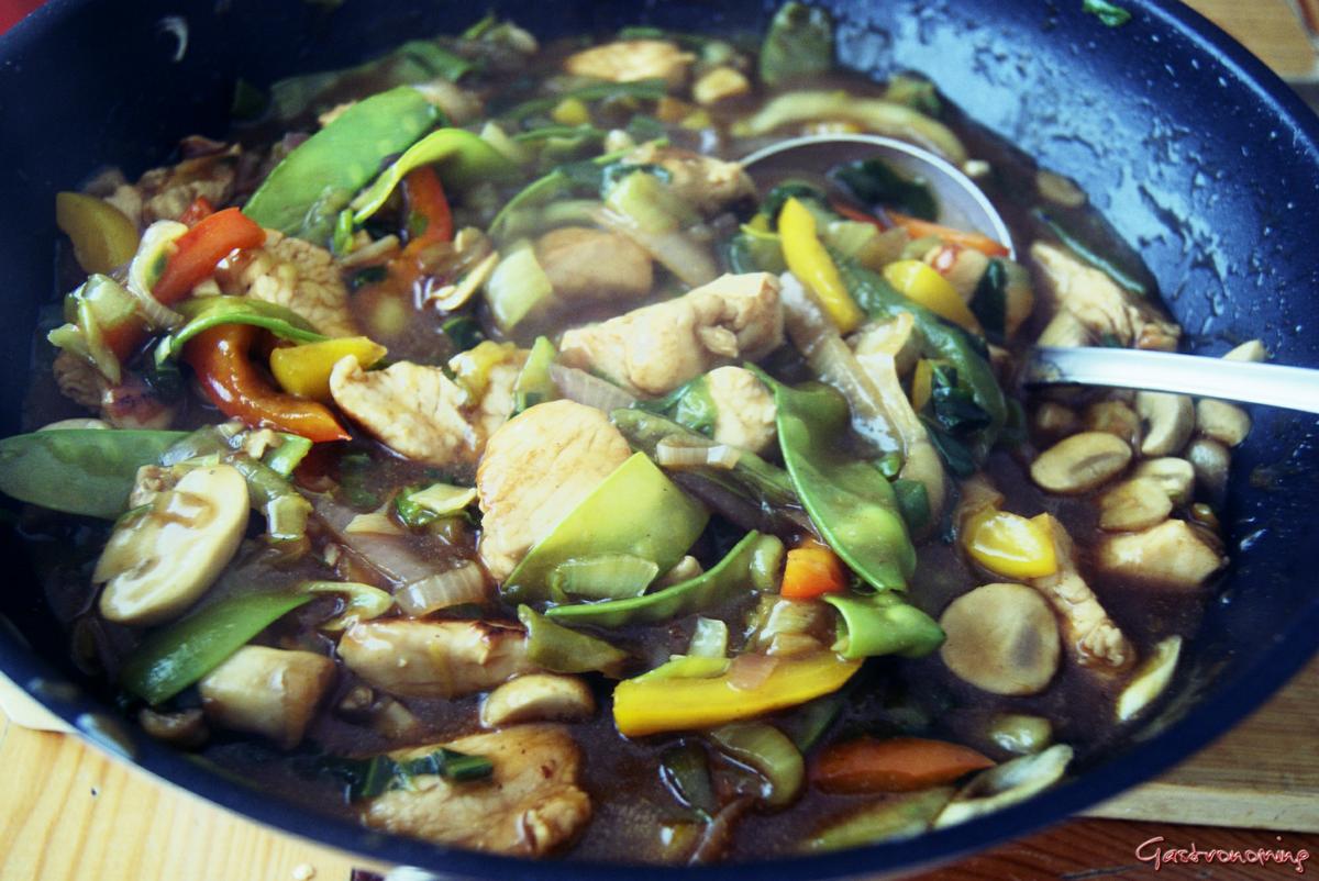 Guiso de pavo con verduras al wok
